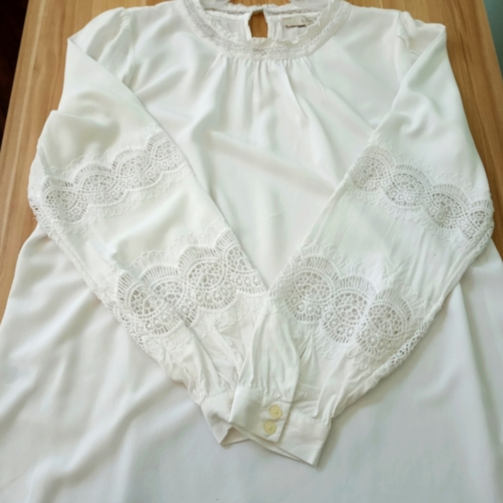 Loft white long sleeve blouse size S Womens from Loft. Crochet lace inlay.